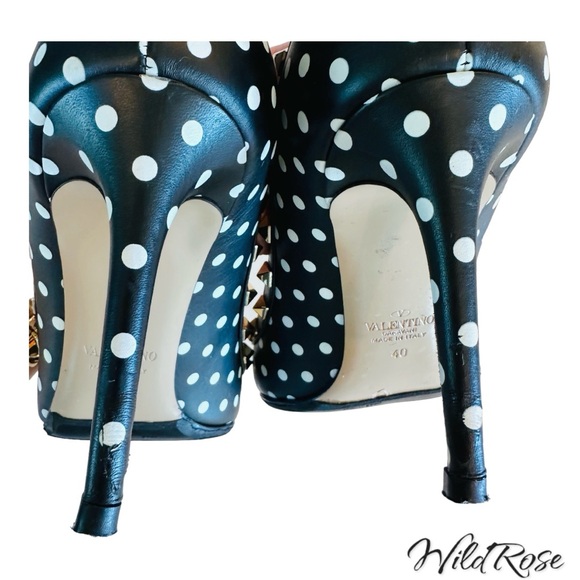 VALENTINO GARAVANI BLACK & WHITE POLKADOT ROCKSTUD POINTY TOE HEELS SZ 40 - Picture 13 of 17
